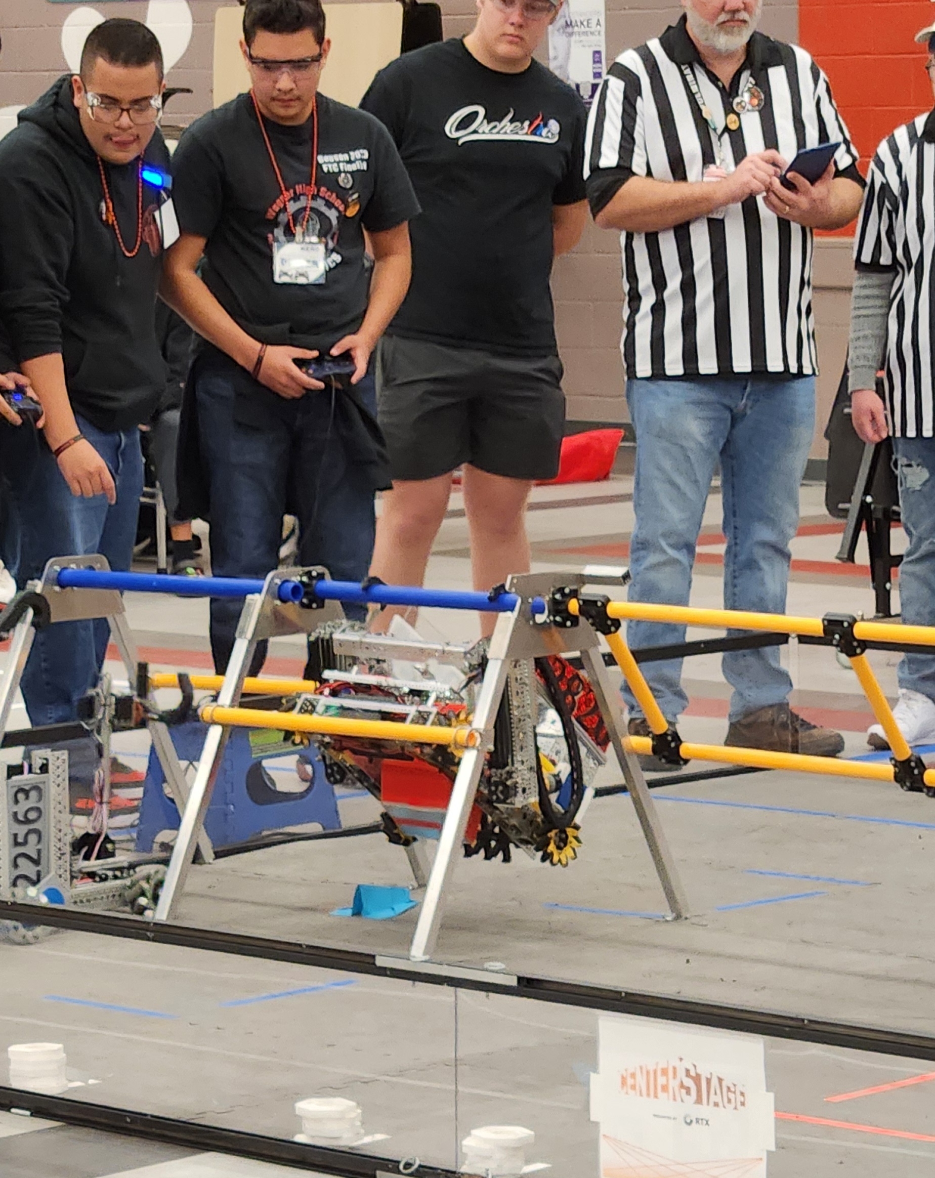 Robot hanging